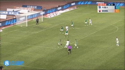 压回来了！费煜远射破门完成双响！大连人2-1反超深圳队！