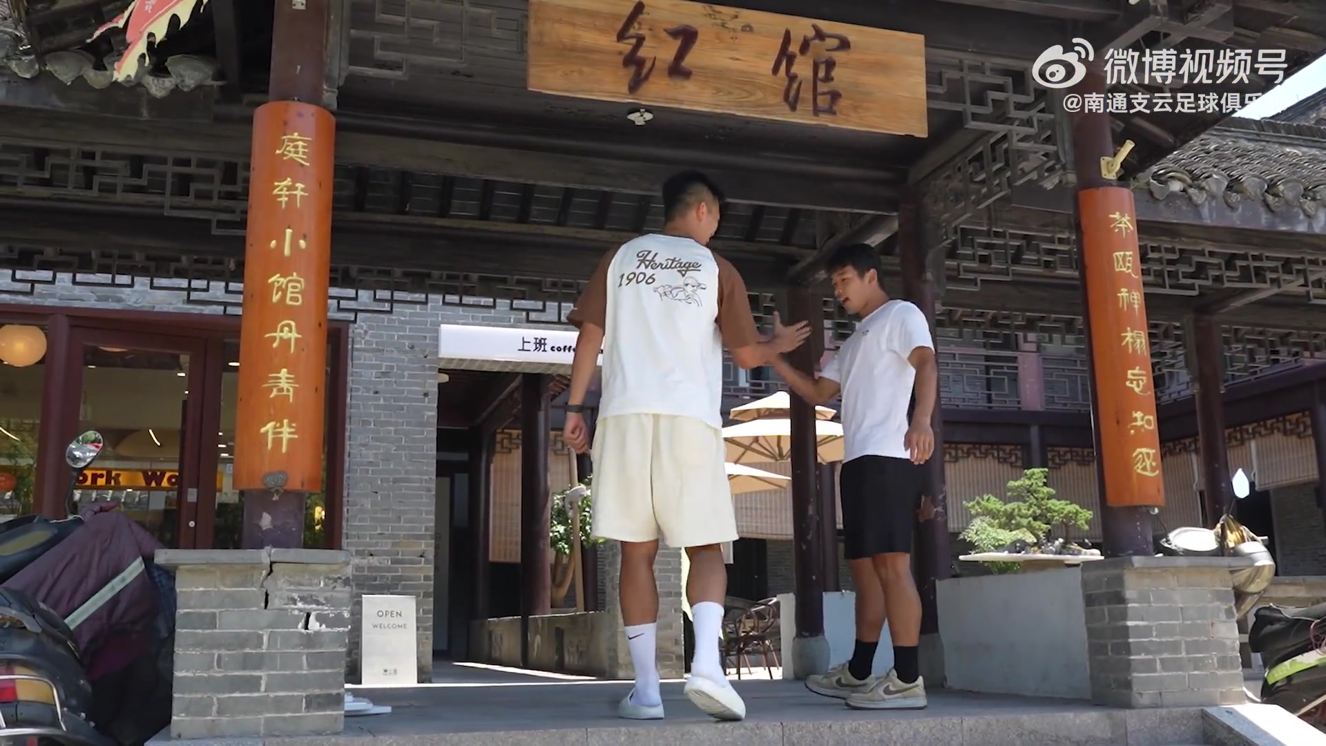 球队迎来两位00后的新狼兵贾博琰、梁少文，让我们看看他们的专访