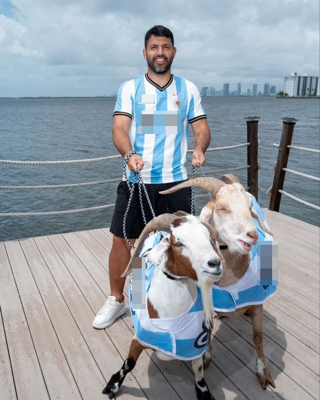 安妞点赞！阿圭罗牵着两只穿阿根廷球衣的羊+问：这两只羊是谁