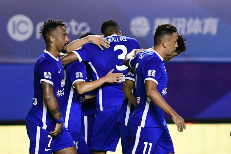 武汉三镇力压泰山夺得中超冠军，两队即将在足协杯1/4决赛碰面