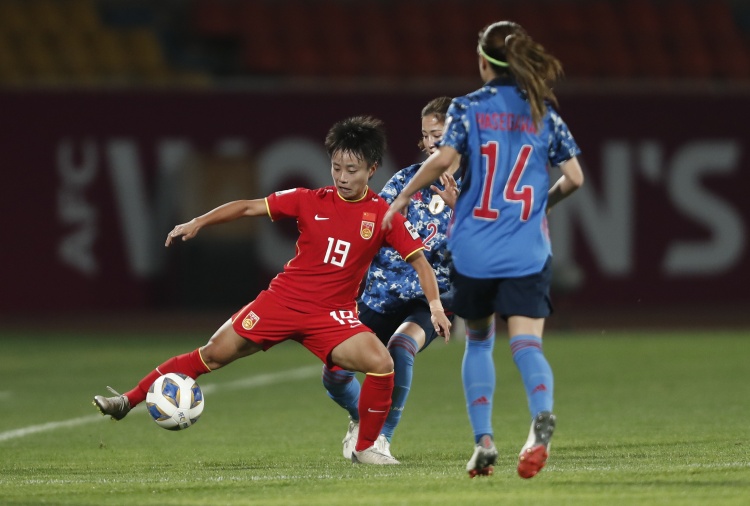 足球报：中国女足此前东亚杯最好成绩是亚军，若夺冠将是巨大突破