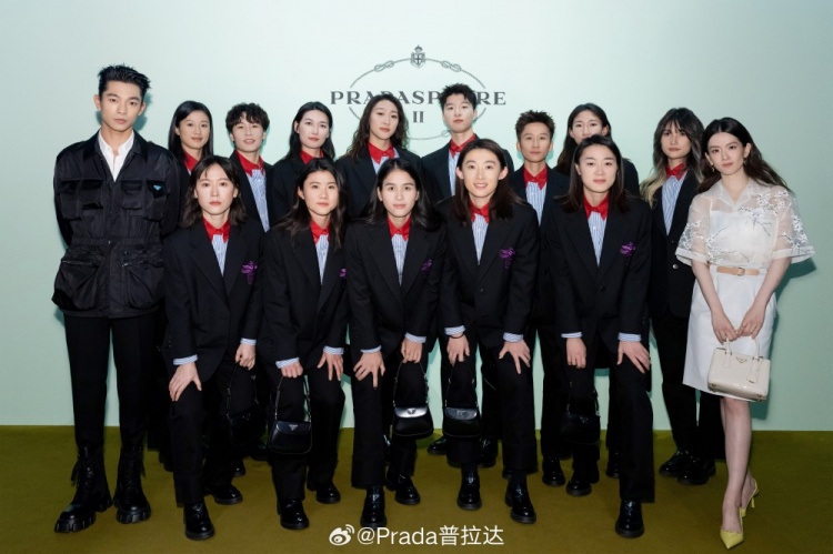 穿普拉达的女足！众女足国脚身穿普拉达全新制服展现飒爽英姿