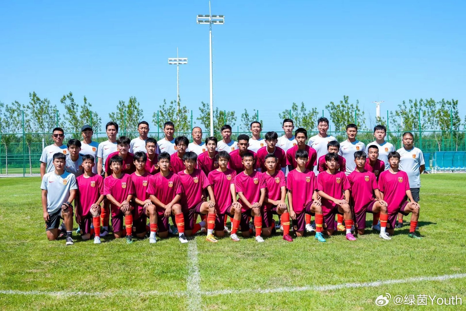 出战U15东亚杯！中村雅昭挂帅，中国U15男足拍摄全家福
