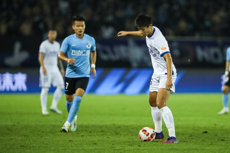 半场-商隐闪击林良铭破门 大连人2-0沧州雄狮