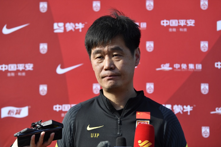 足球报：国足大概率会选择一位新的主教练