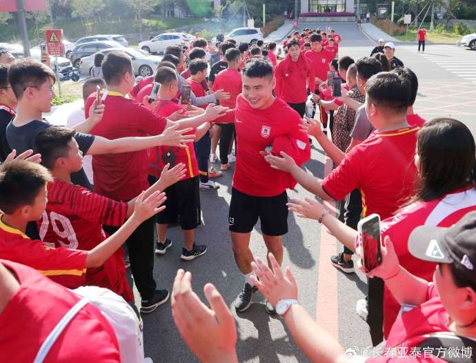 第12人探营亚泰净月基地签名、合影、看训练一个不少