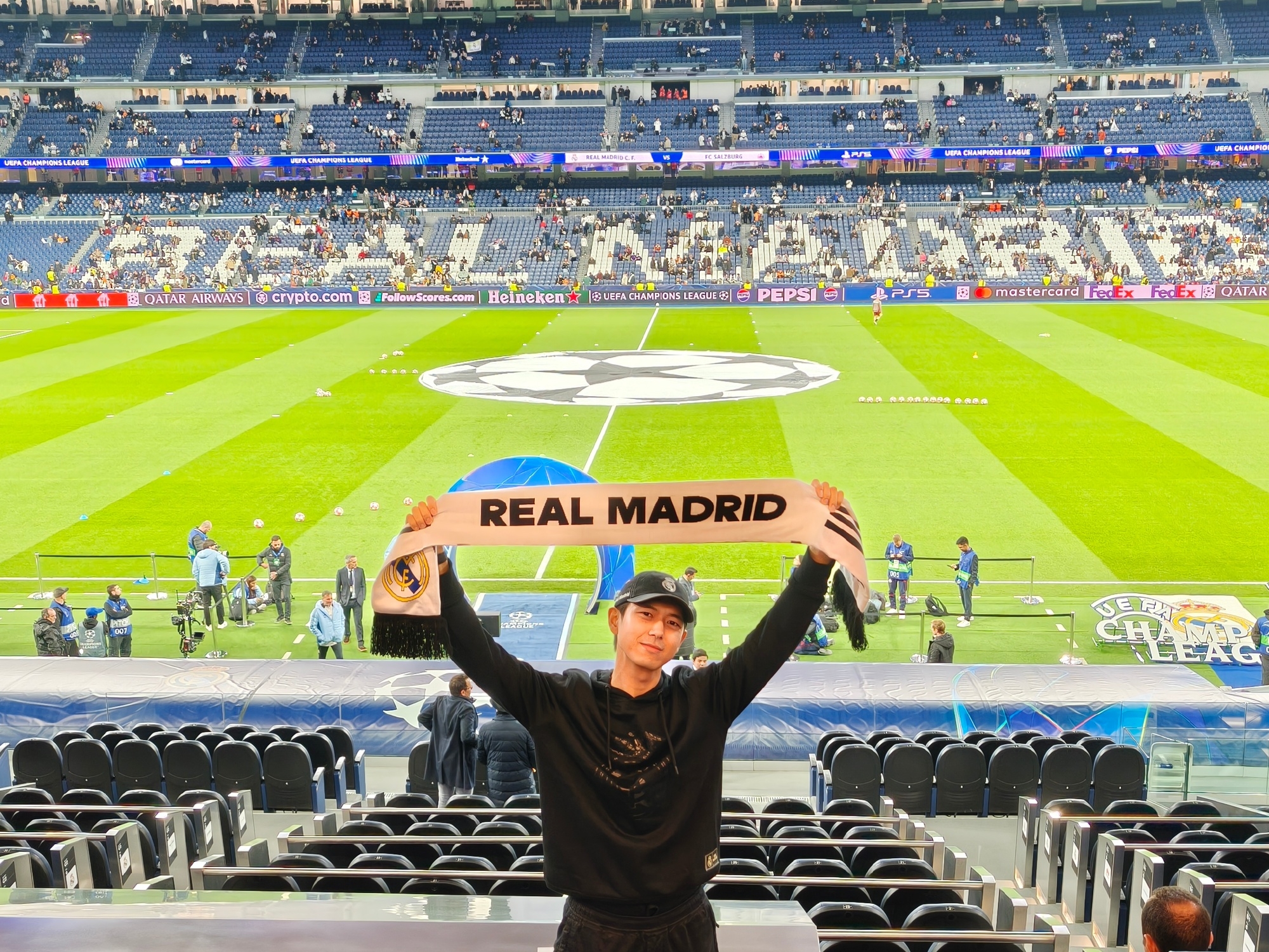 演员李现晒照：做了十几年美凌格，终于来到伯纳乌！HalaMadrid