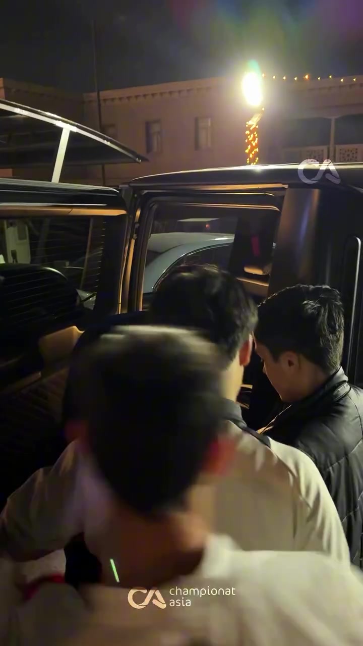 胡桑诺夫拒绝在皇马球衣上签名因合同规定只能签曼城&国家队球衣
