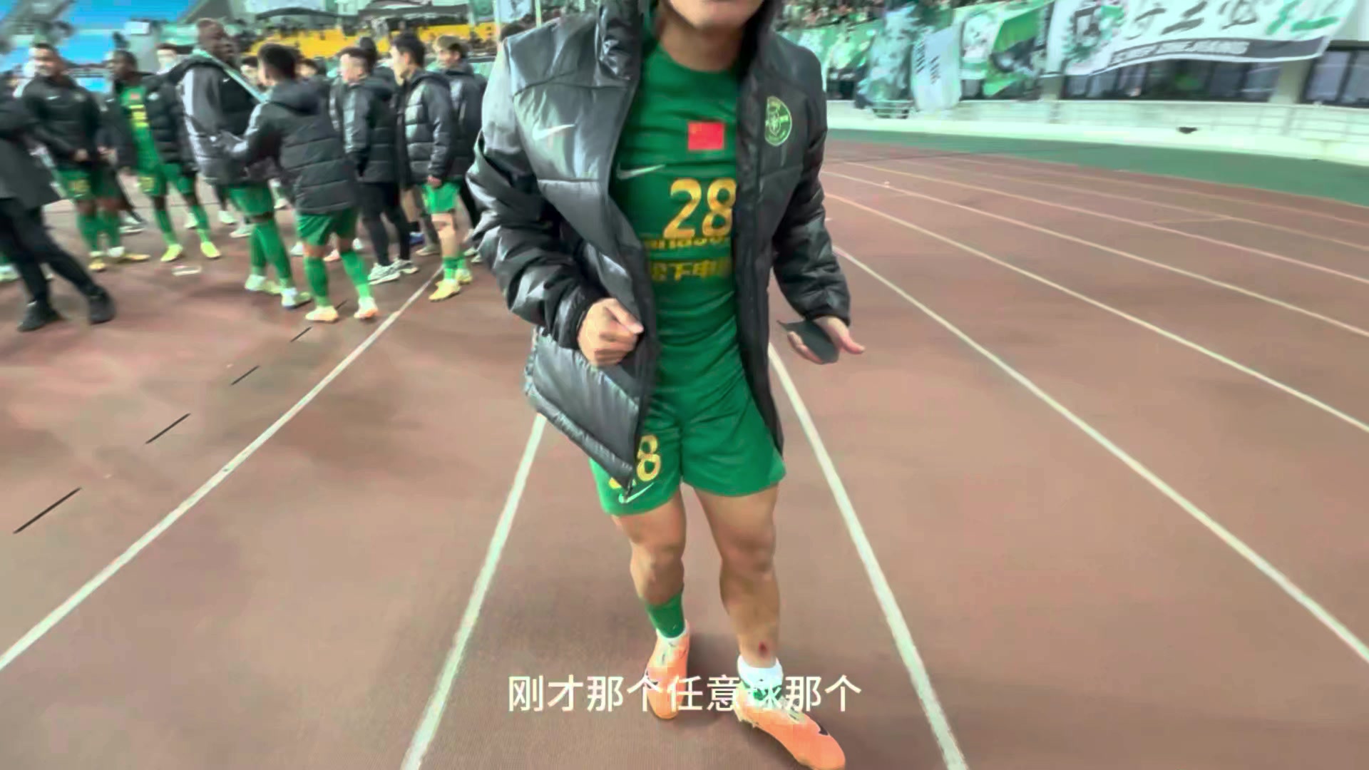 浙江队岳鑫被武里南球员隔着护腿板踹破皮