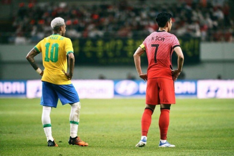 董路：韩国队“攻出去”输巴西1-5，世界杯防反踢德国几比几？