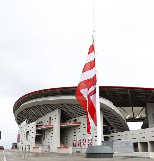 西蒙尼的父亲离世，马德里竞技俱乐部降半旗致哀