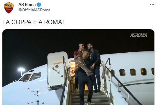 红狼将士归来！俱乐部官推：欧会杯冠军奖杯抵达罗马！
