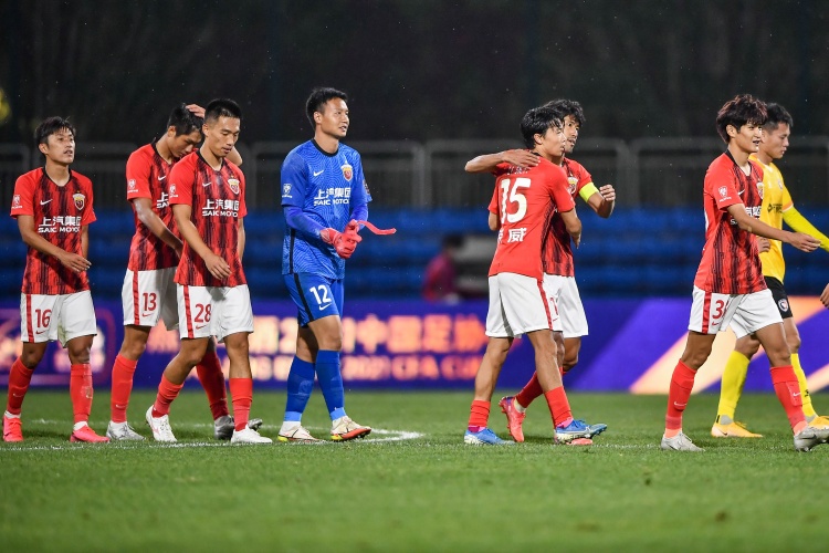 记者：海港外援恩迪亚耶正在隔离，新赛