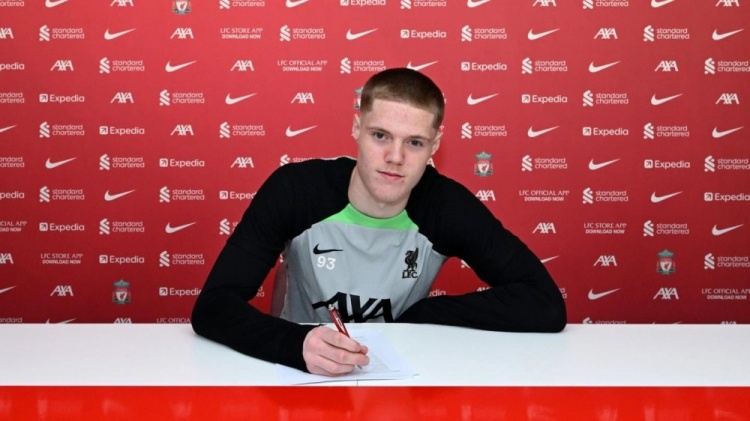 官方：17岁中后卫卡特平宁顿与利物浦签订第一份职业合同