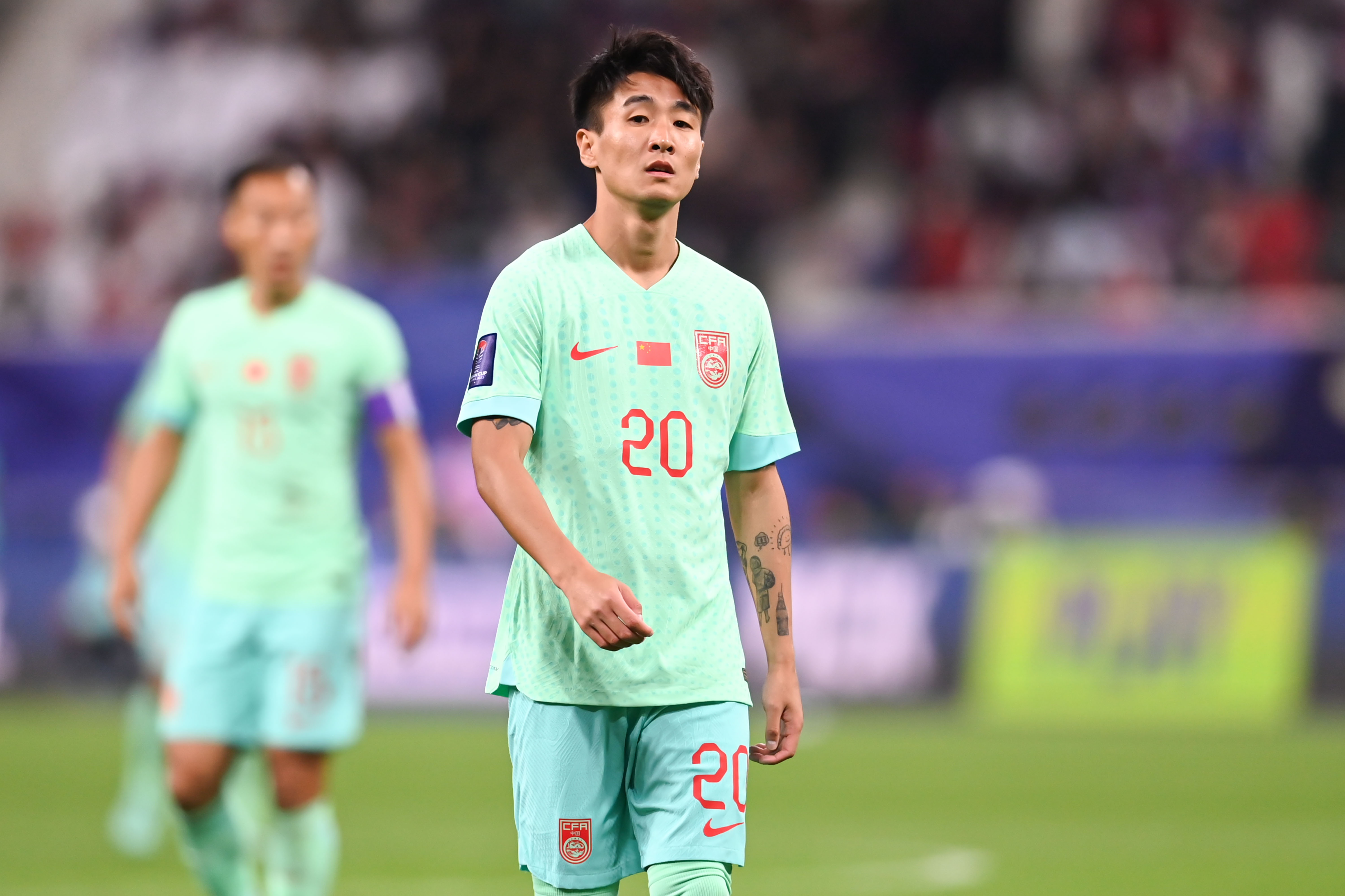 媒体人：国足首发门将和右后卫终调整，韦世豪替张玉宁更合适