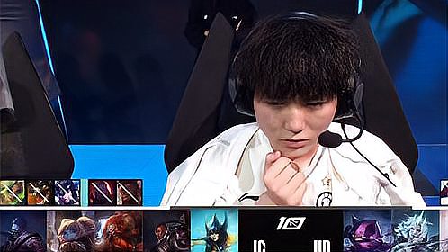 LOL-LPL：卢锡“Ahn”冷酷追击蒸发后排，iG团战无解2-0击败UP