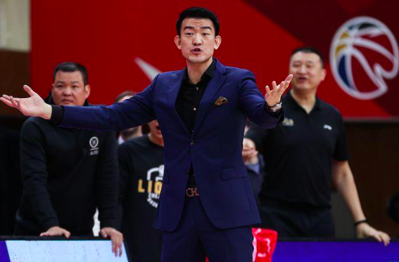 李春江争冠好消息！NBA总冠军巨星解除隔离，有望助男篮豪门夺冠