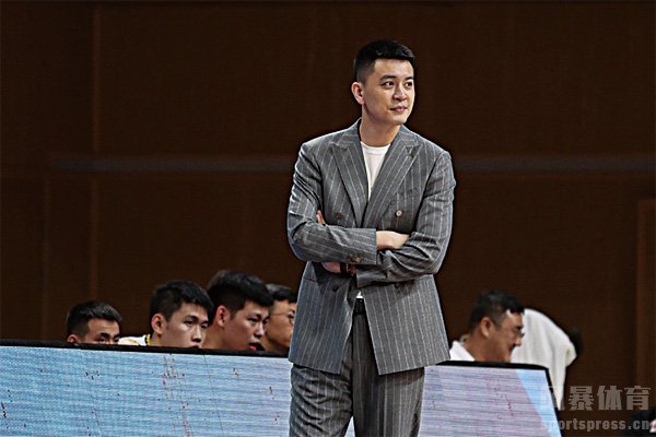 cba教练杨明回应出轨传闻发律师声明否认作弊