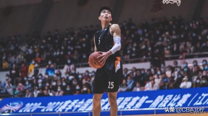 CBA三讯：首钢小将加盟NCAA，刘传兴绝对高，阿里体育杯再获冠军