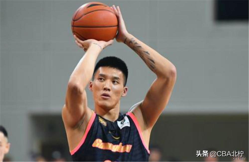 CBA三讯：首钢小将加盟NCAA，刘传兴绝对高，阿里体育杯再获冠军