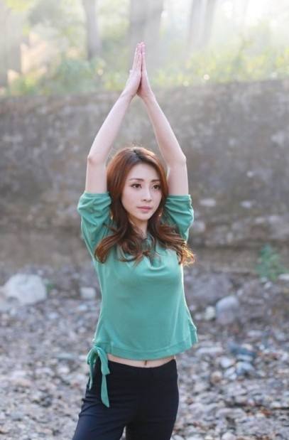 足球宝贝柳岩「柳岩世界杯足球宝贝」