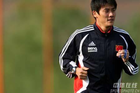 足球运动员李明「足球运动员李明年轻时照片」