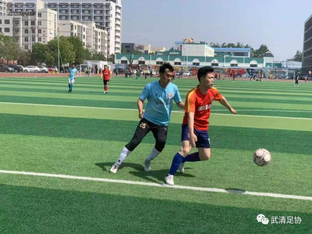 足球之外挂中场「足球外场球员什么意思」