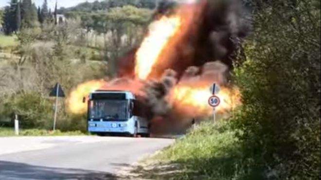 多特蒙德大巴爆炸「不是恐袭?多特蒙德大巴爆炸案嫌犯做空股票搞事捞钱」
