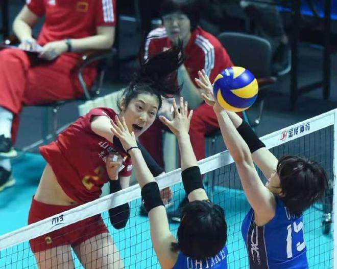 排球比赛「排球比赛一方上场多少人」