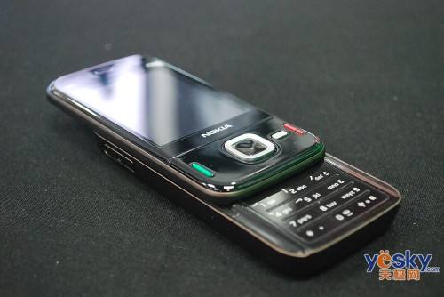 诺基亚85「诺基亚8520手机图片」