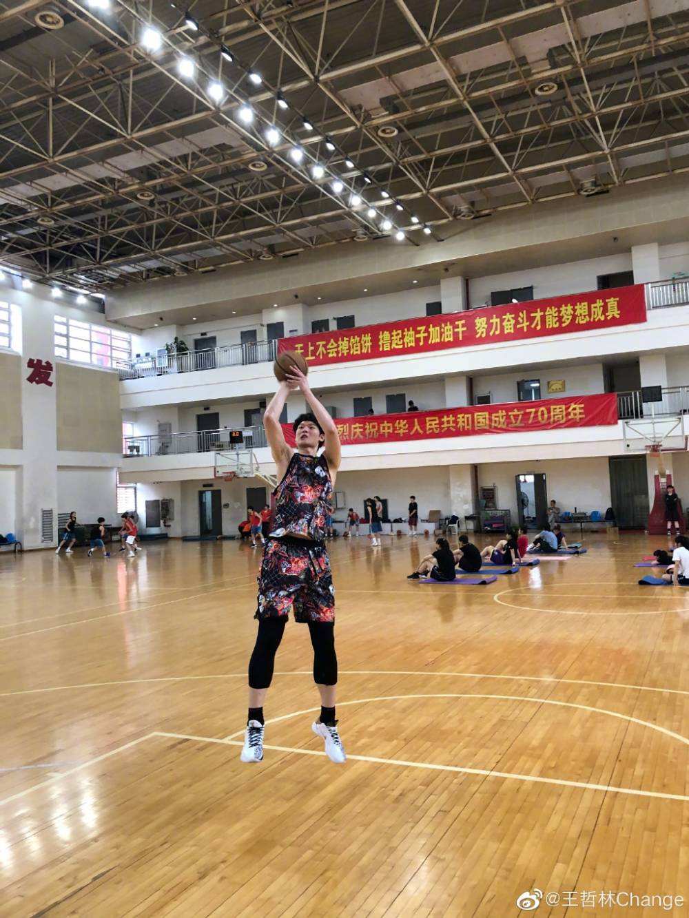 王哲林微博「王哲林微博叫什么」