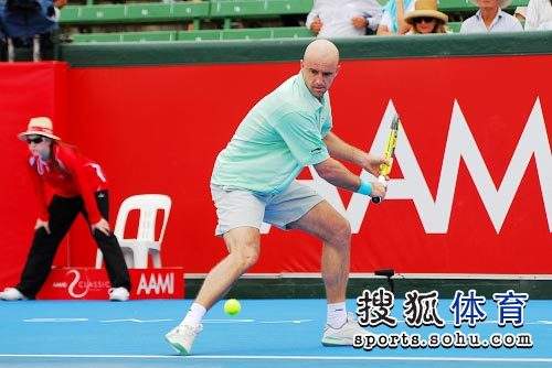 柳比西奇「柳比西奇还是费德勒的教练吗」