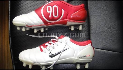 t90足球鞋「T90足球鞋4代怎么区级别??」
