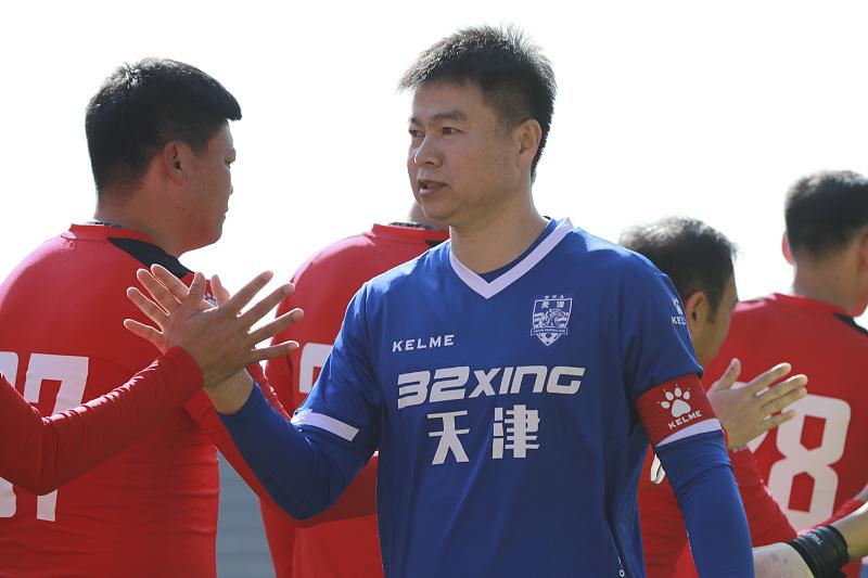 张效瑞「张效瑞被谁铲断腿的」