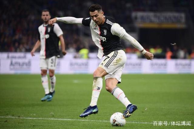 c罗尤文献唱「c罗那年去的尤文图斯」