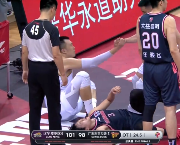 胡明轩是单亲「胡明轩是单亲家庭吗?」