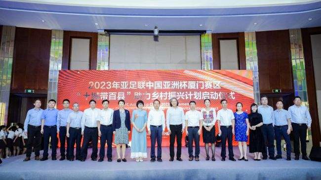 赛区「赛区应由多少厘米高的同一深色的挡板围起」