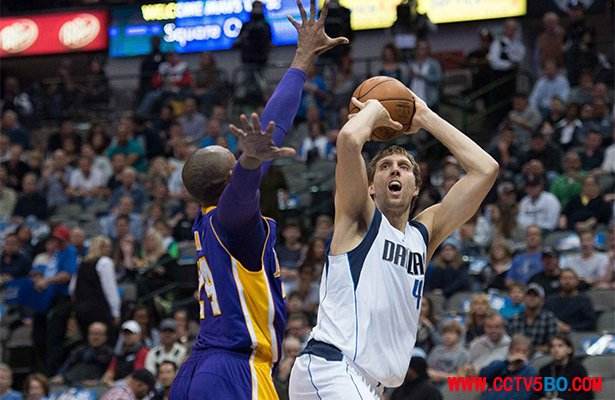 nba小牛vs湖人，湖人被小牛横扫时的阵容在哪里看！