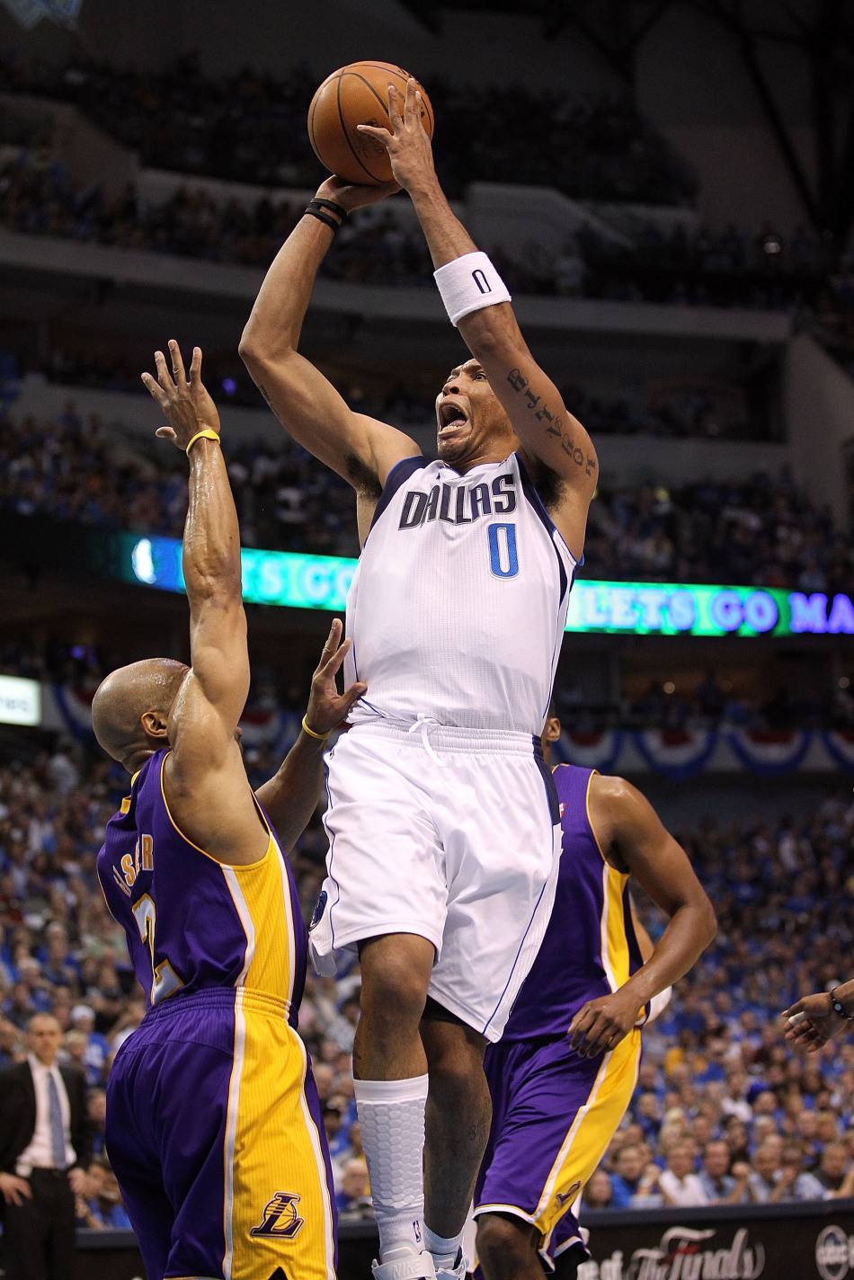 nba小牛vs湖人，湖人被小牛横扫时的阵容在哪里看！