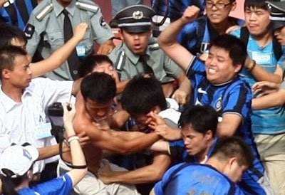 球迷冲突，球迷冲突致1死多伤在哪里看！