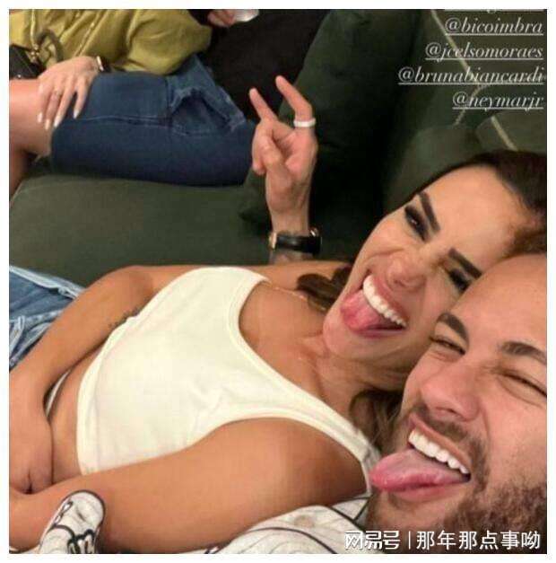 内马尔女友，内马尔女友叫什么名字