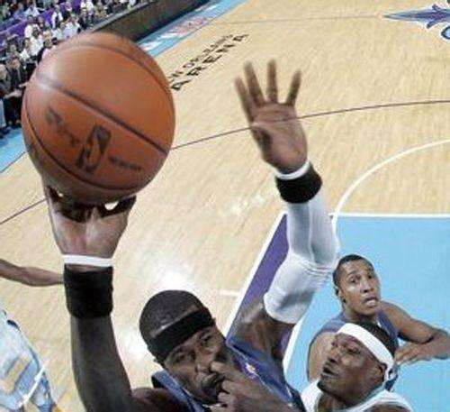 nba搞笑集锦，NBA最搞笑的视频