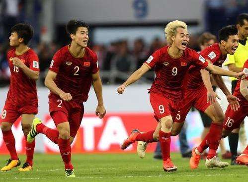 国足对伊朗，国足对伊朗失误