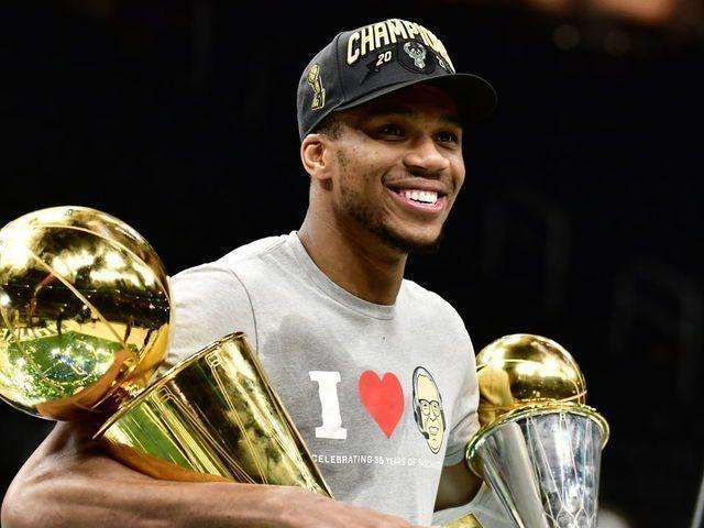 字母哥MVP，字母哥MVP赛季