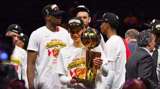 nba总冠军颁奖，nba总冠军颁奖仪式