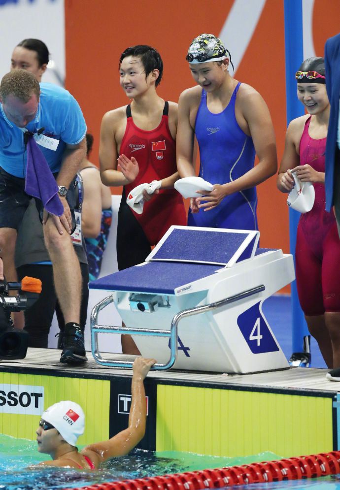 女子4x200冠军，女子4x200破纪录