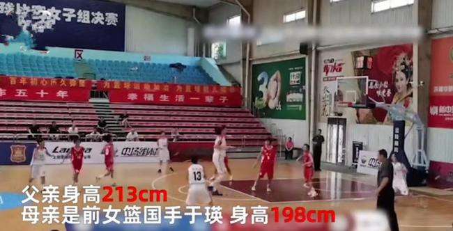 14岁女孩身高226追平姚明，14岁女孩身高226cm追平姚明