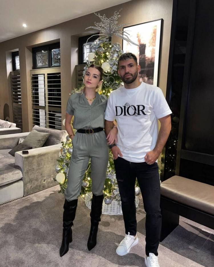 阿奎罗老婆，阿奎罗老婆照片