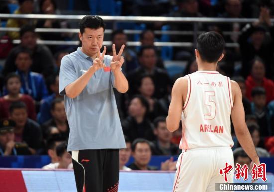 中国男篮主教练，08年中国男篮主教练