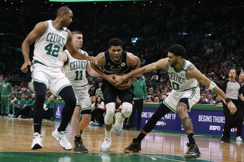 勇士vs雄鹿，NBA常规赛勇士vs雄鹿
